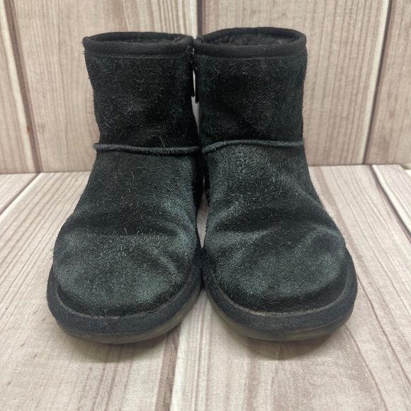 Koolaburra by UGG Girls Size 1 Black Leather Shearling Short Zip Side Boot - Picture 4 of 7